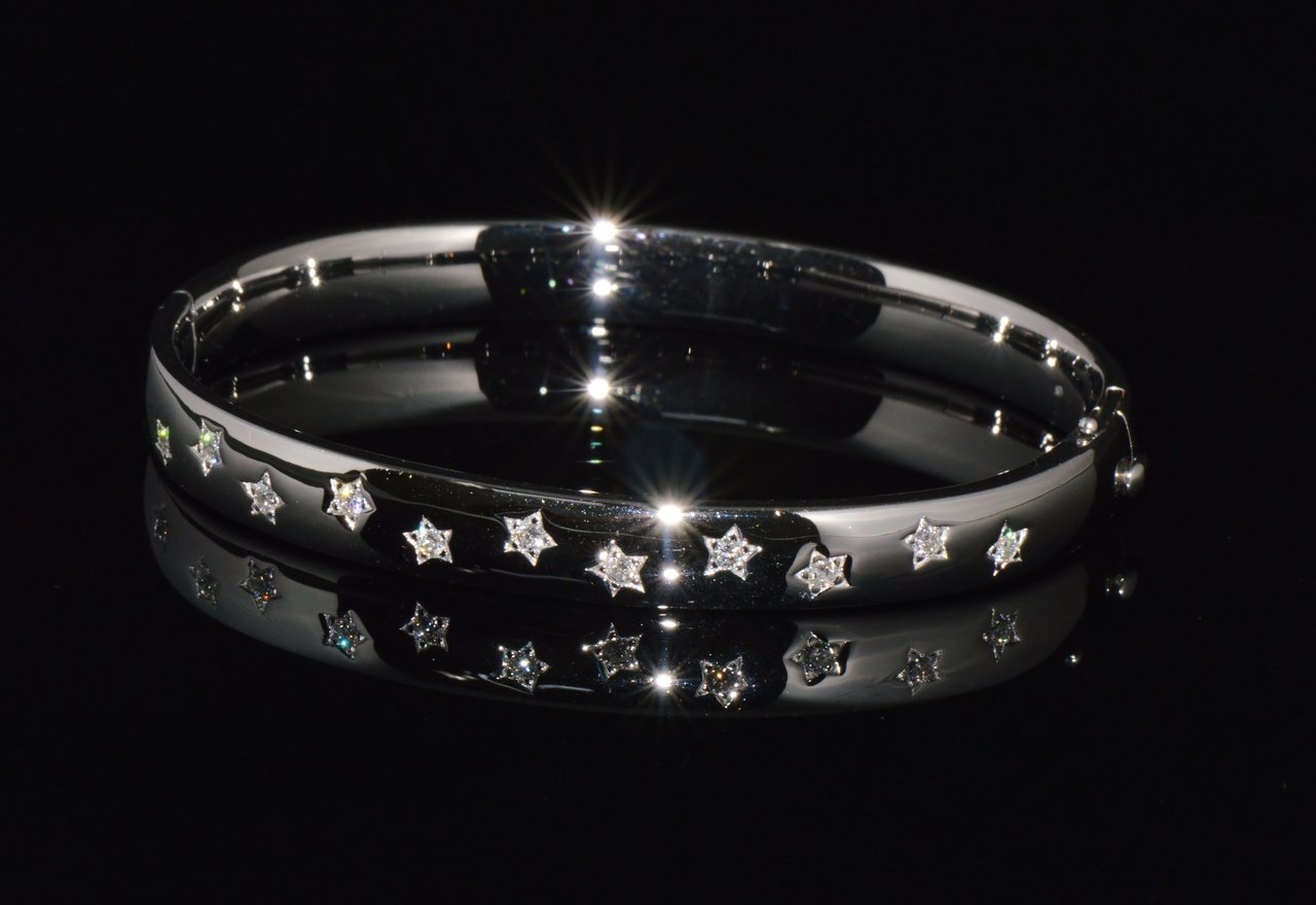 Designer Natural 0.35Cts Diamond 18K Solid Gold Celestial Starburst Stacking Bangle