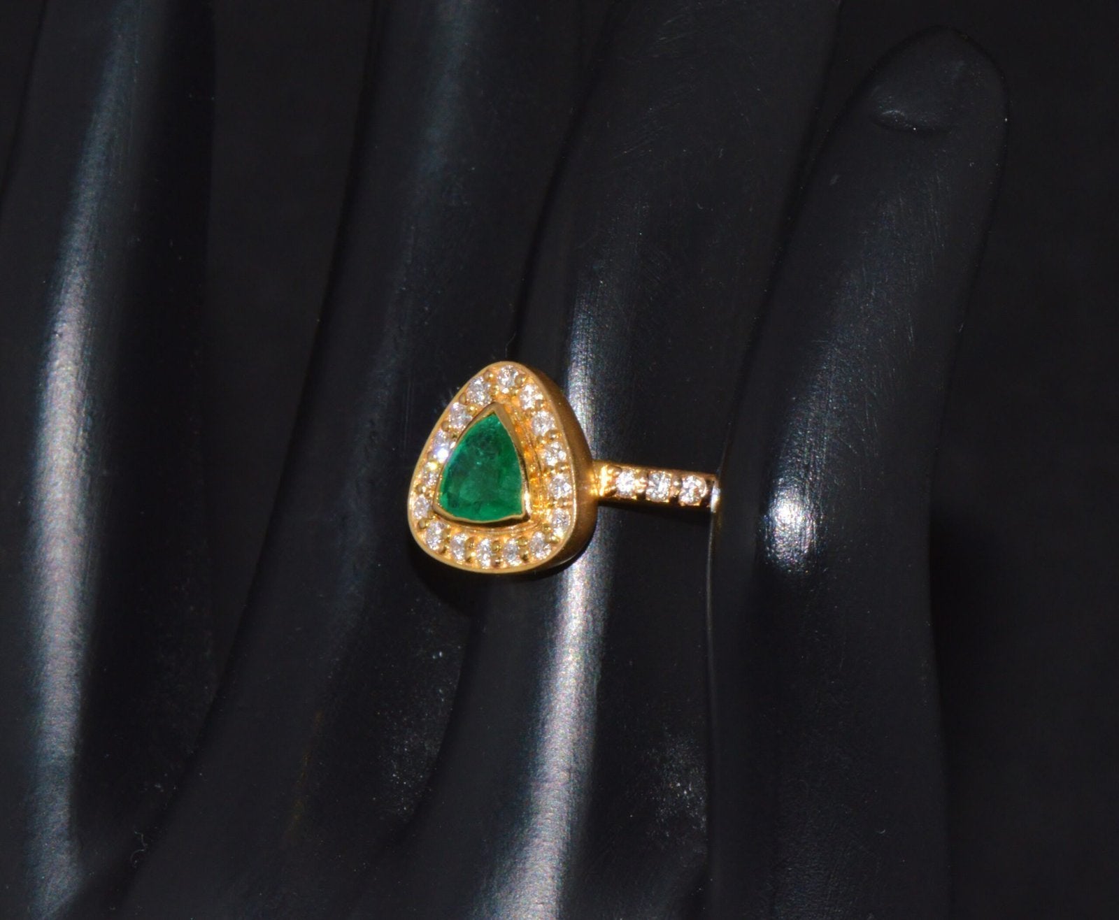 Certified Natural 1.25CTS VS F Diamond Colombian Emerald 18K Solid Gold Halo Ring