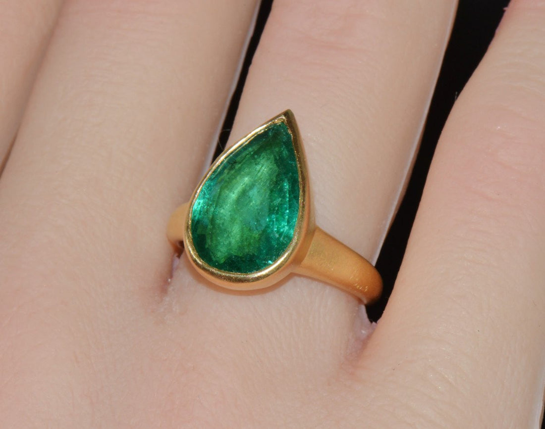 GIA Certified 5.25CT Natural Emerald Sculptural Bezel Solid 18K Gold Ring
