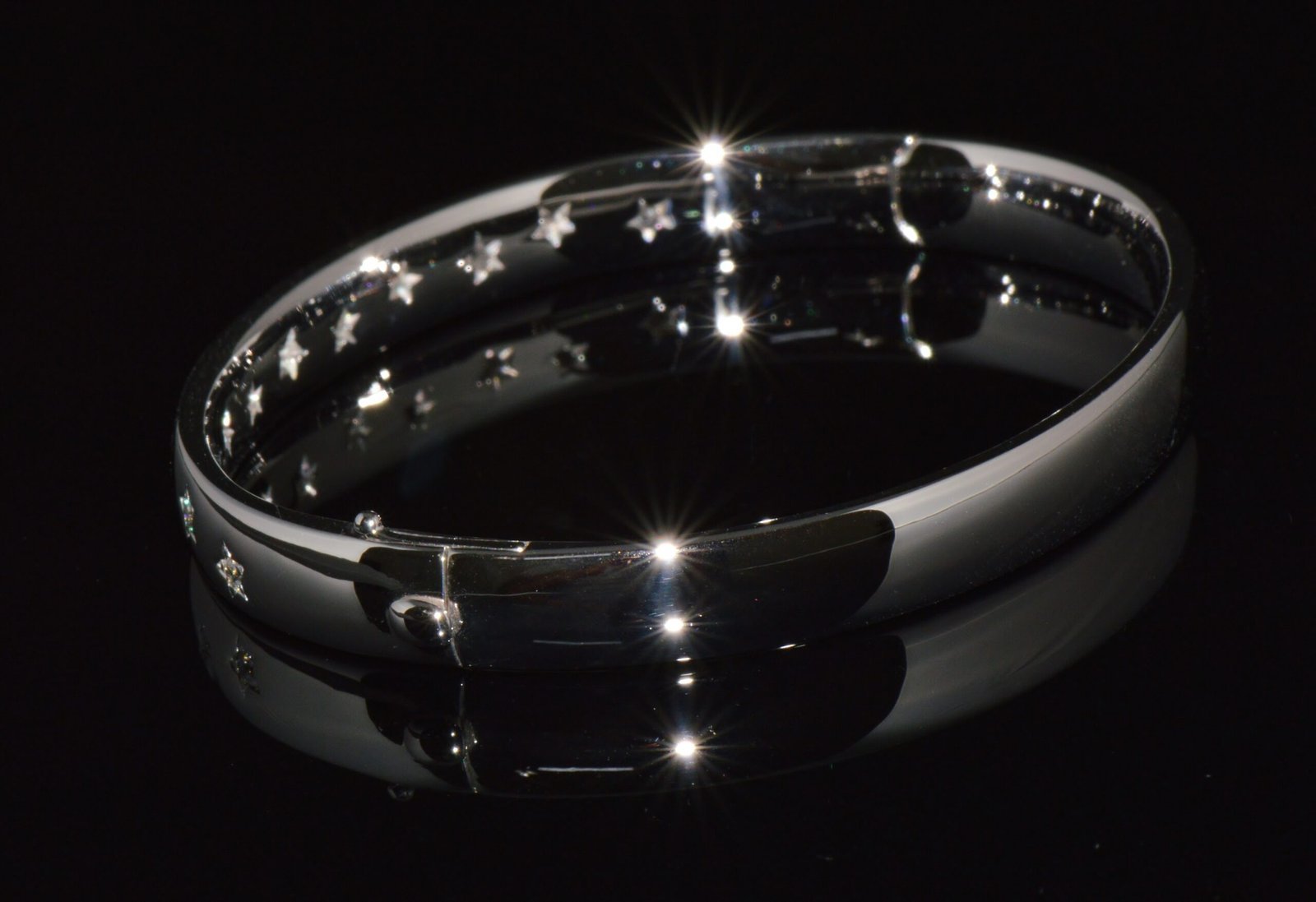 Designer Natural 0.35Cts Diamond 18K Solid Gold Celestial Starburst Stacking Bangle