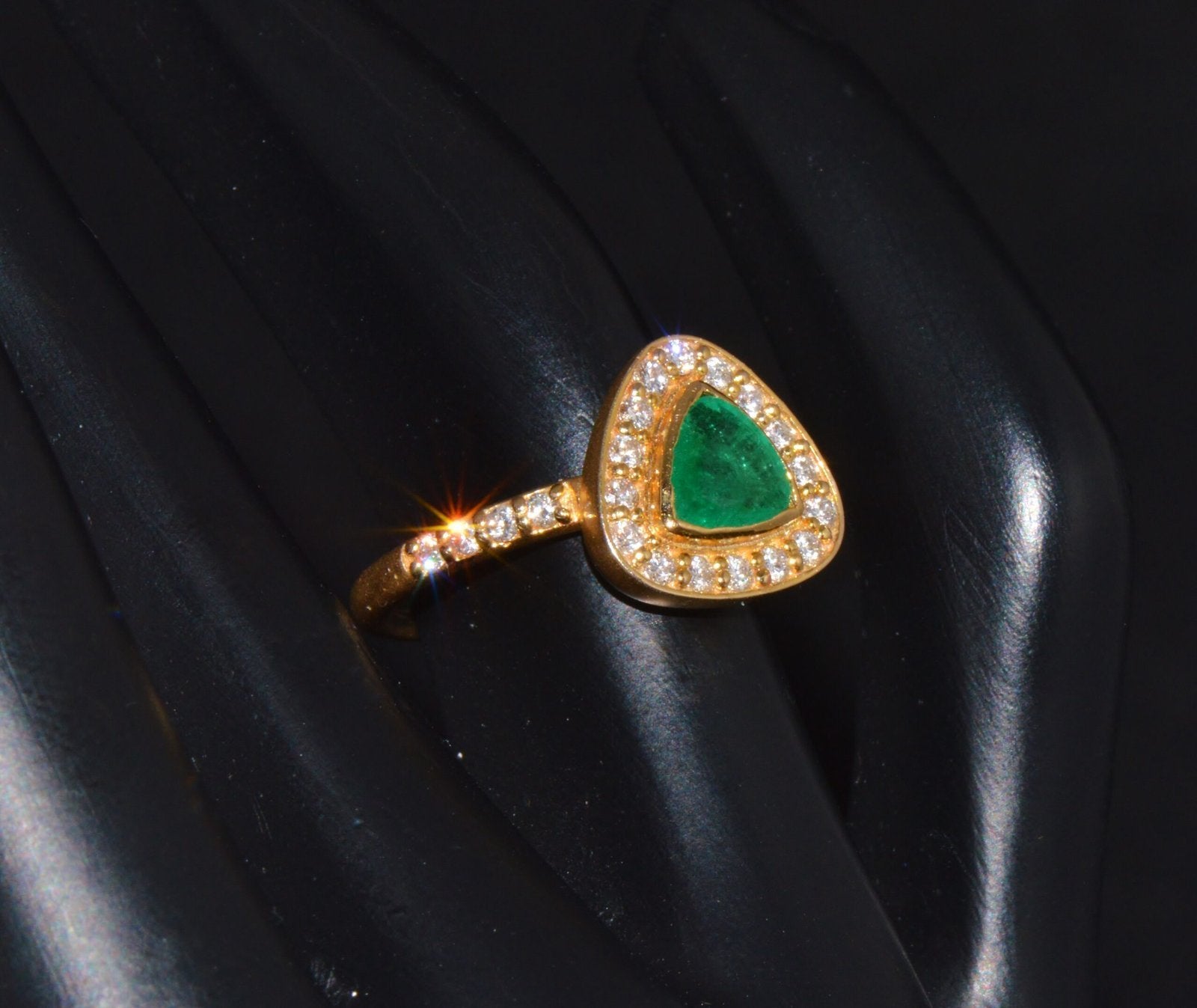 Certified Natural 1.25CTS VS F Diamond Colombian Emerald 18K Solid Gold Halo Ring
