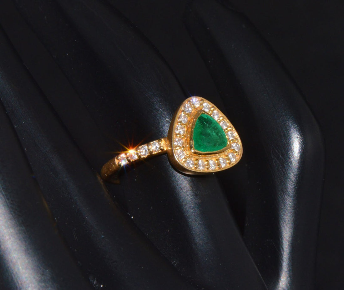 Certified Natural 1.25CTS VS F Diamond Colombian Emerald 18K Solid Gold Halo Ring