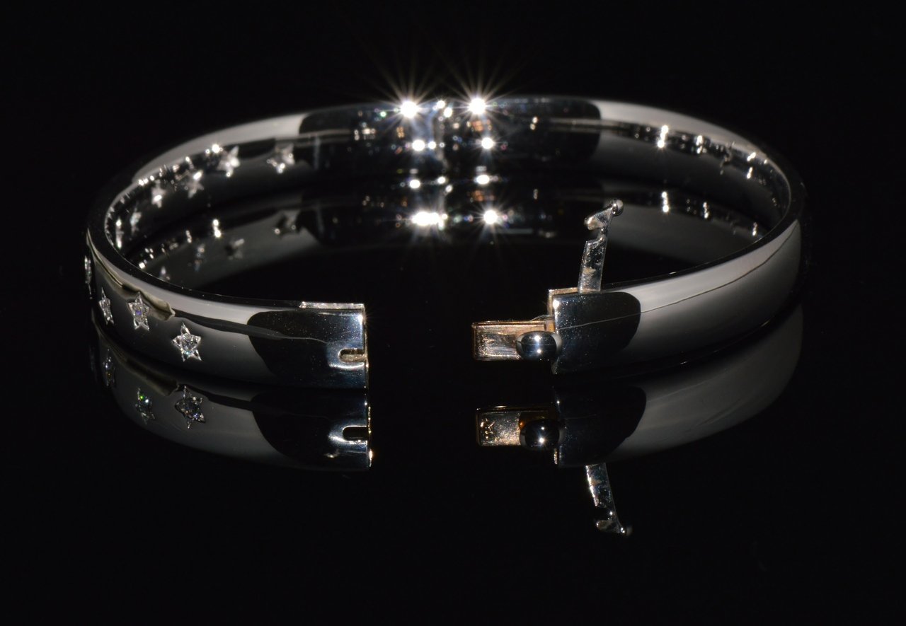 Designer Natural 0.35Cts Diamond 18K Solid Gold Celestial Starburst Stacking Bangle