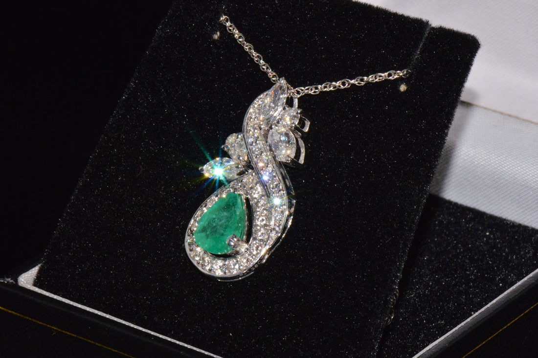 Certified Natural 4.34Cts VS F Diamond Emerald 18K Solid Gold Pendant Necklace