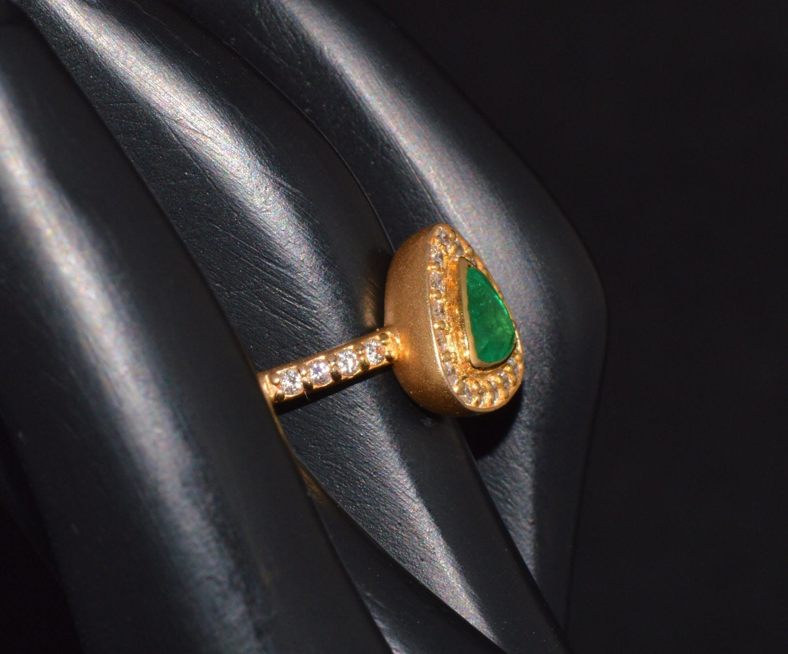 Certified Natural 1.25CTS VS F Diamond Colombian Emerald 18K Solid Gold Halo Ring