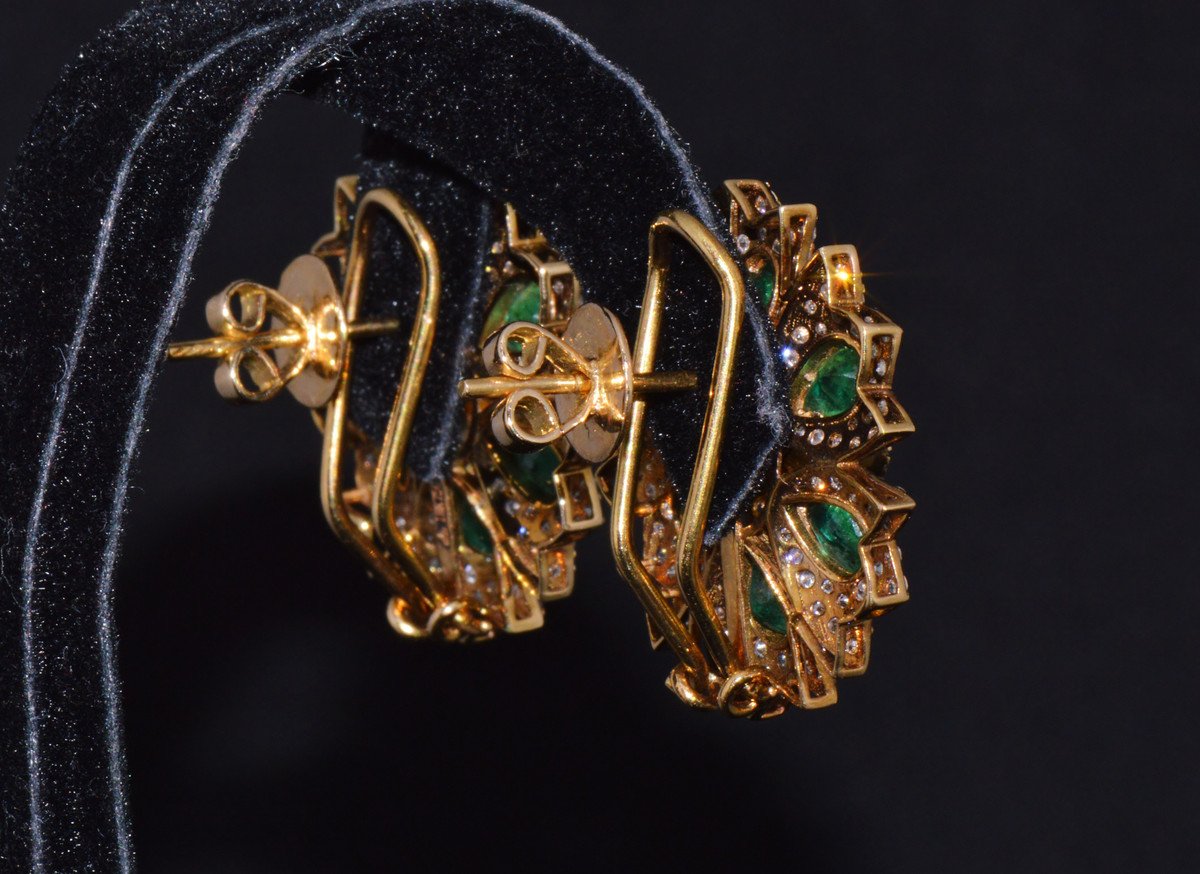Estate Natural 6.40CTS Diamond & Emerald Solid 18K Gold Floral Earrings
