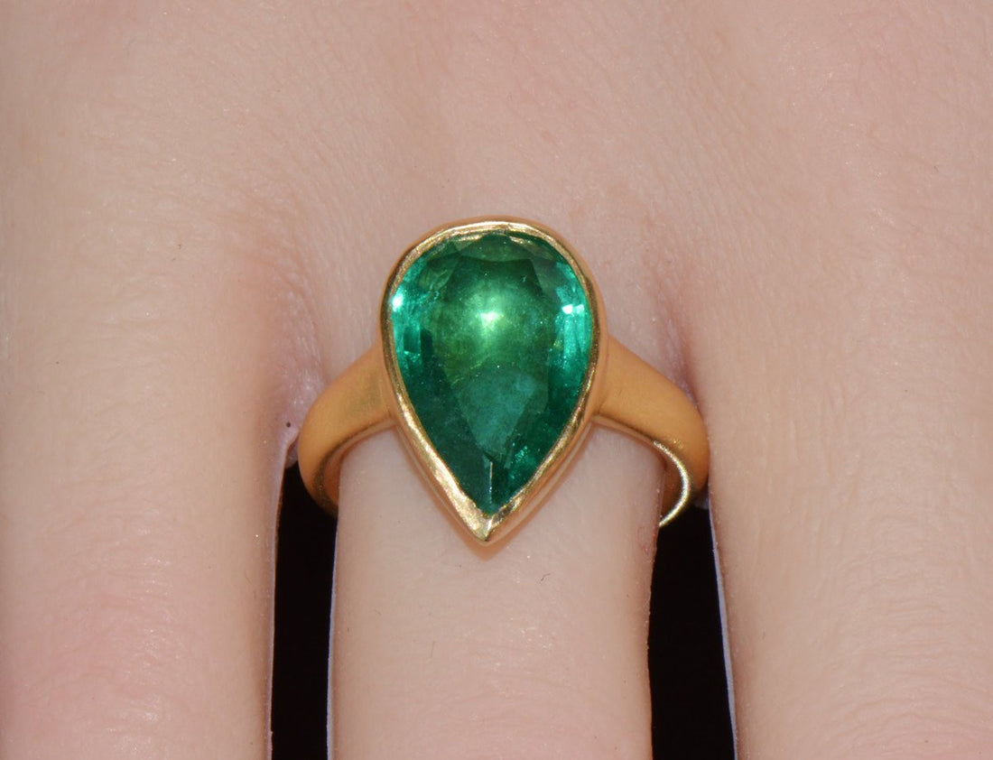 GIA Certified 5.25CT Natural Emerald Sculptural Bezel Solid 18K Gold Ring