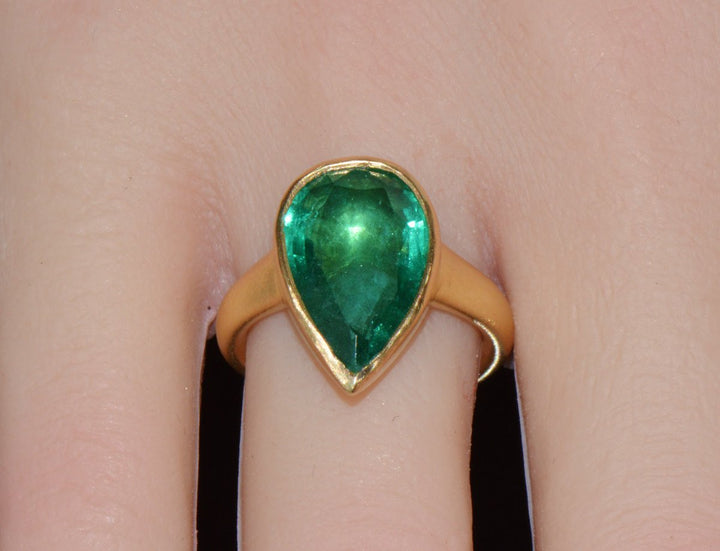 GIA Certified 5.25CT Natural Emerald Sculptural Bezel Solid 18K Gold Ring