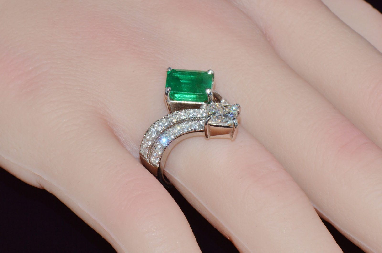 GIA Certified Natural 4.87CTS VS F Diamond Emerald 18K Gold Toi et Moi Ring