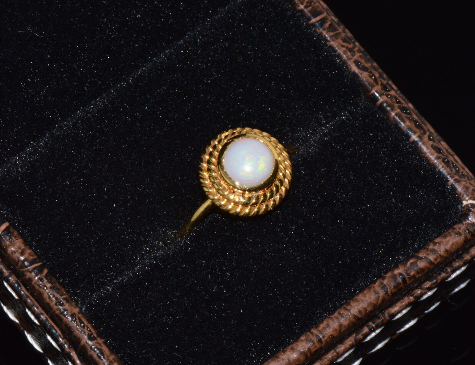 Certified Natural 1.18Cts Cabochon Opal 750 18K Solid Gold Bezel Filigree Stacking Ring