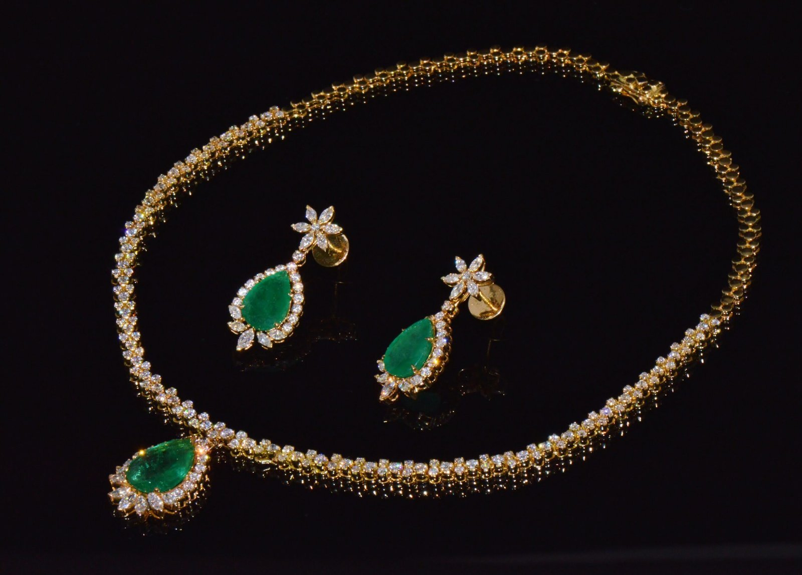 GIA Certified Natural 21.76CTS VS F Diamond Emerald 18K Solid Gold Necklace Earrings Set