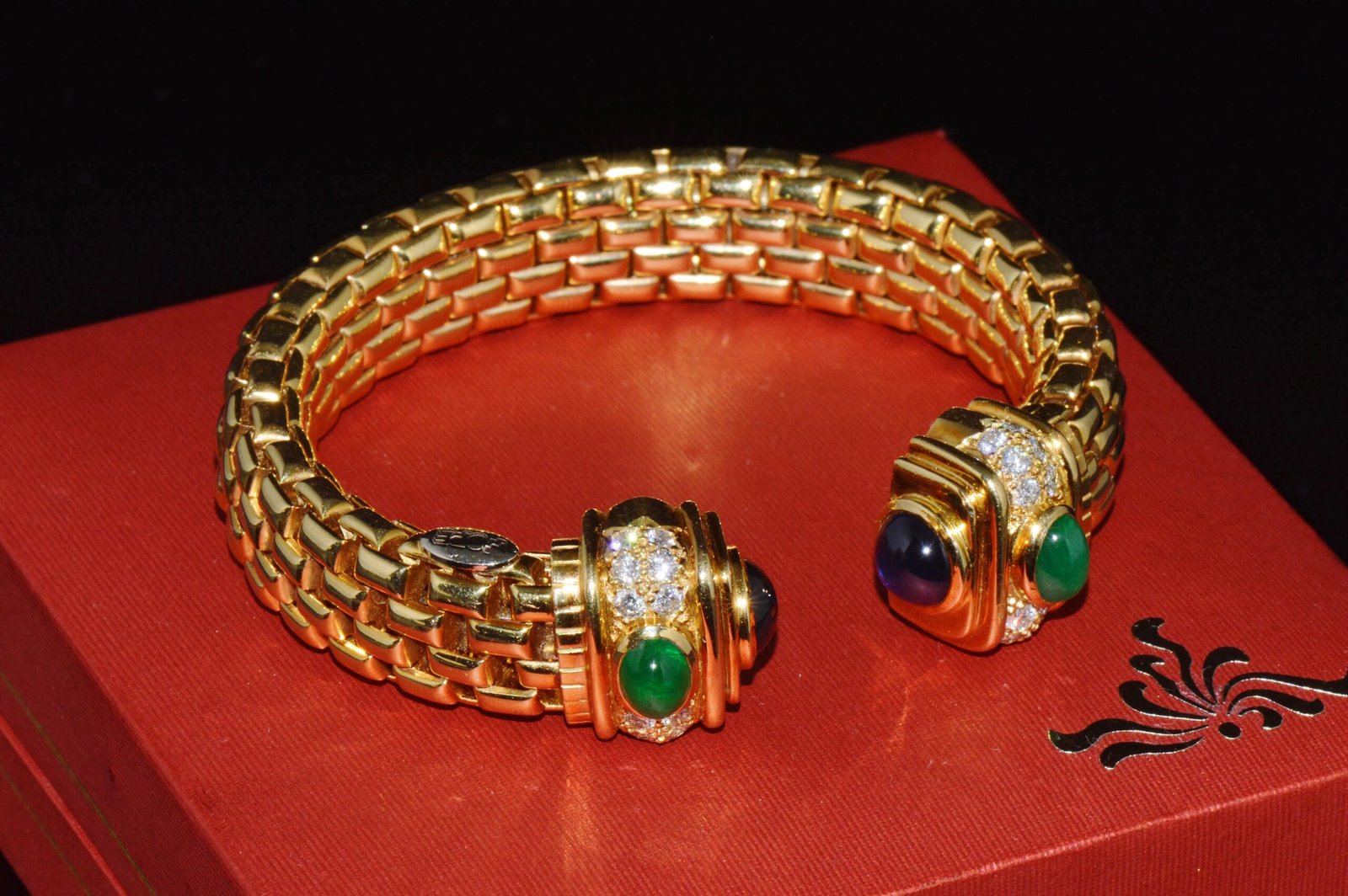 Vintage FOPE Flex’it Natural 5.20CT Diamond Sapphire Emerald 18K Gold Open Cuff Bracelet