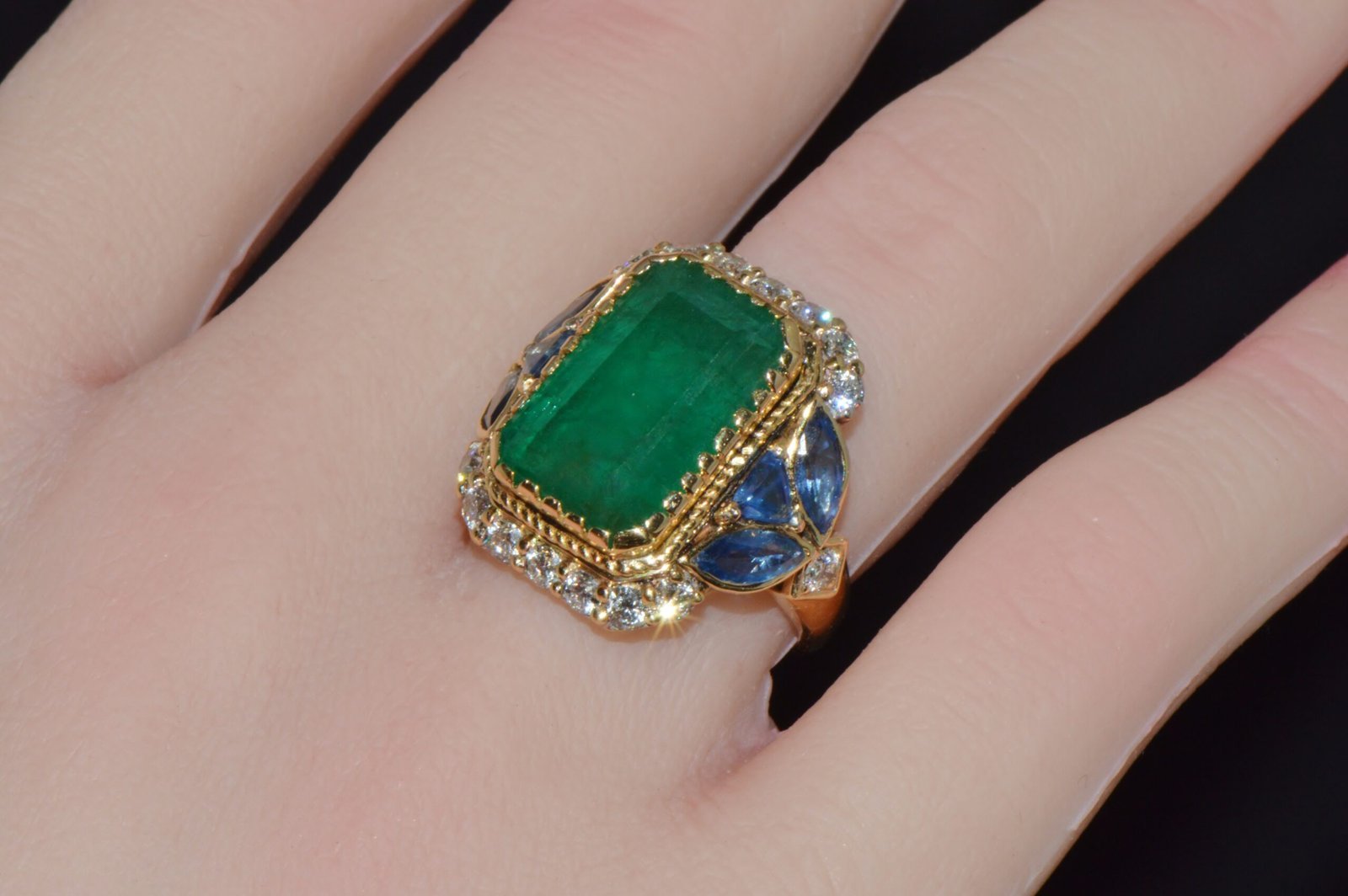 GIA Certified Natural 12.80CTS Emerald Sapphire Diamond 18K Solid Gold Cocktail Ring
