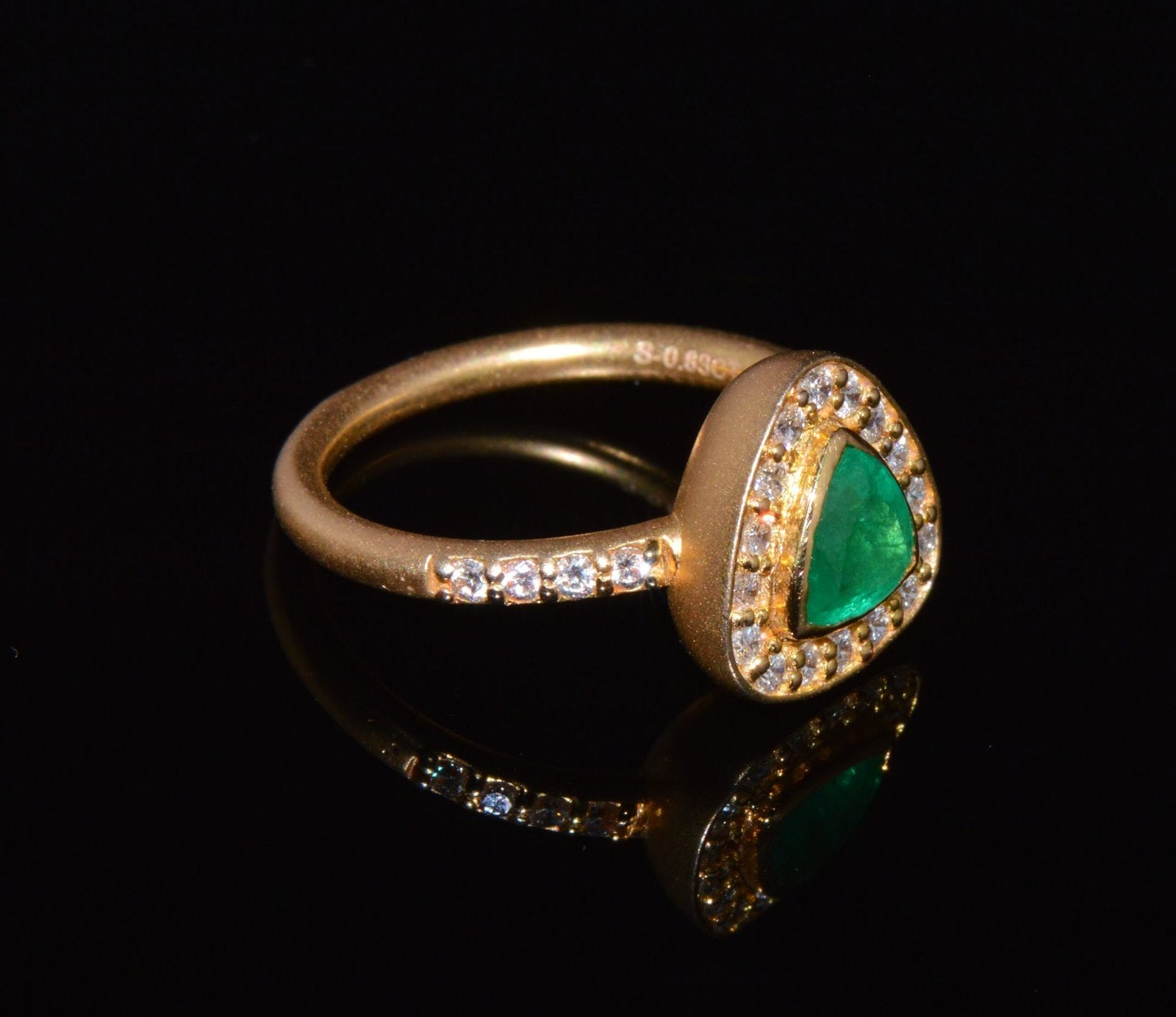 Certified Natural 1.25CTS VS F Diamond Colombian Emerald 18K Solid Gold Halo Ring