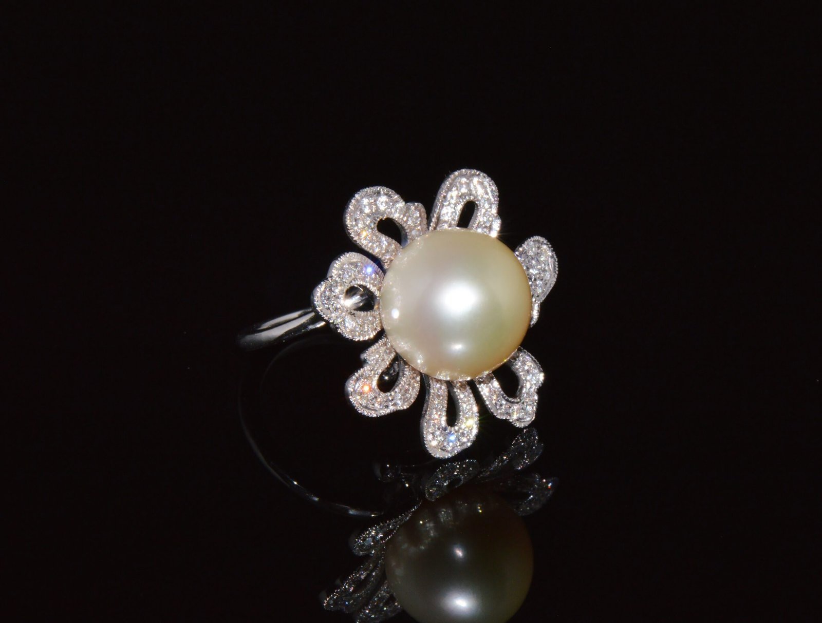 Certified Natural 0.88Cts VS F Diamond 14MM South Sea Pearl 18K Solid Gold Floral Ring