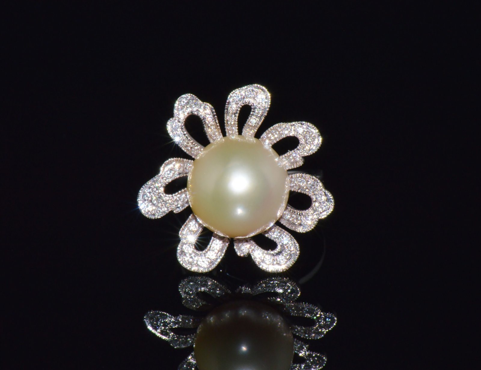 Certified Natural 0.88Cts VS F Diamond 14MM South Sea Pearl 18K Solid Gold Floral Ring