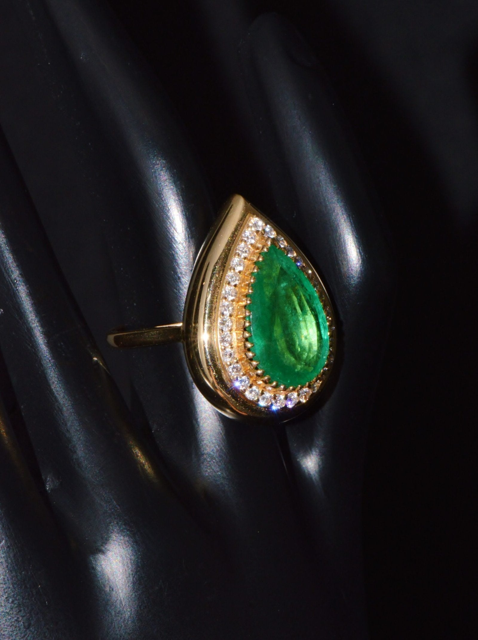 GIA Certified Natural 6.46CTS VS F Diamond Emerald 18K Solid Gold Halo Domed Ring