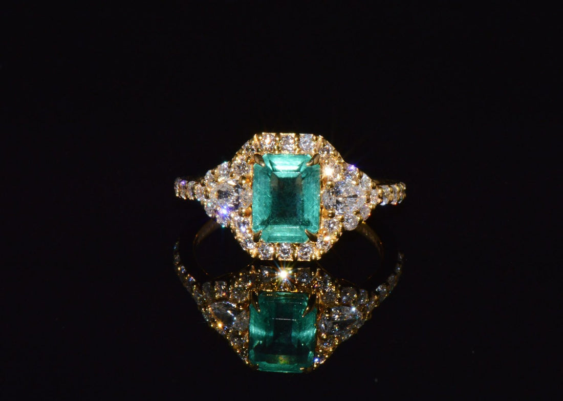Certified Natural 2.82CTS Emerald Diamond Solid 18K Yellow Gold Halo Ring
