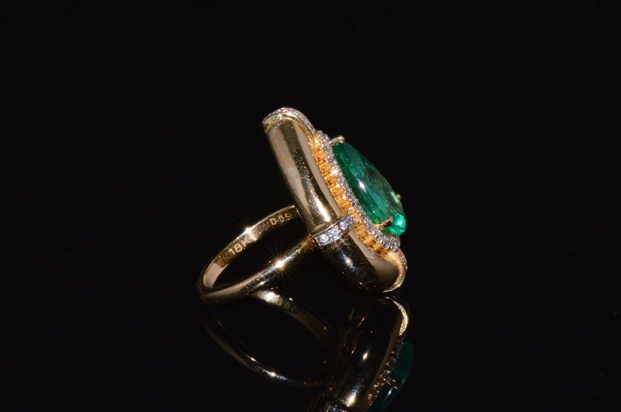GIA Certified Natural 3.94CTS VS F Diamond Emerald 18K Solid Gold Cocktail Ring