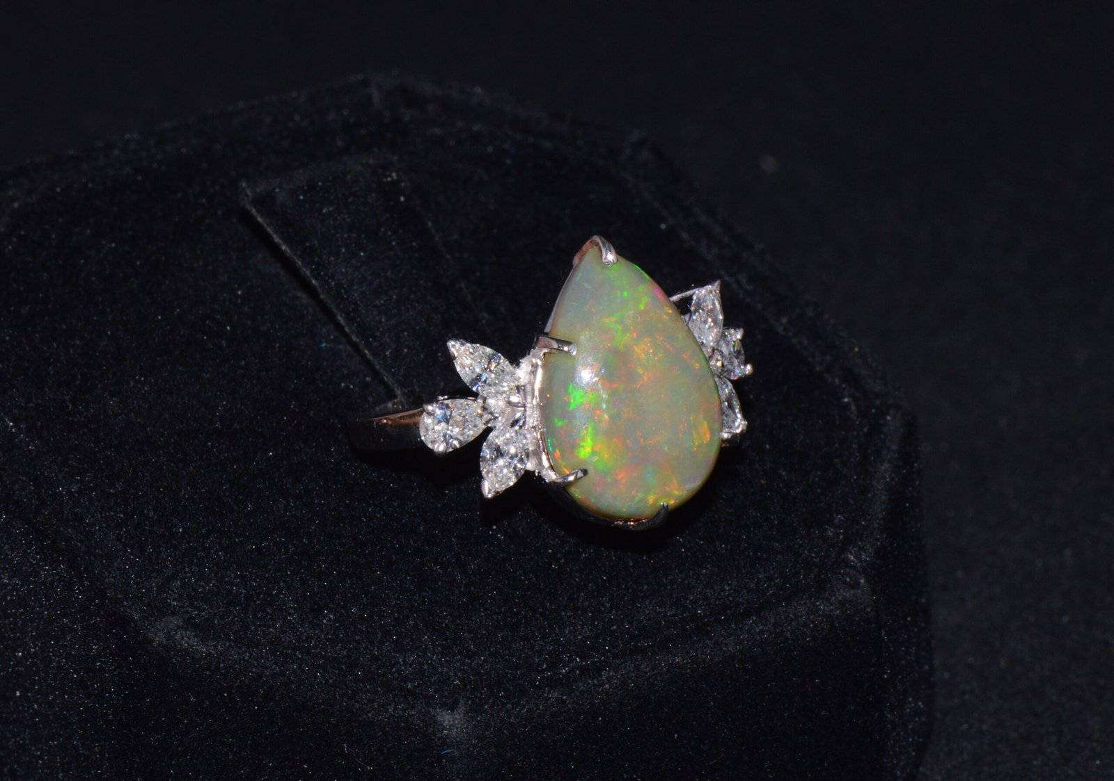 Certified Natural 4.66Cts VS F Diamond Green Opal 18K Solid Gold Cocktail Ring