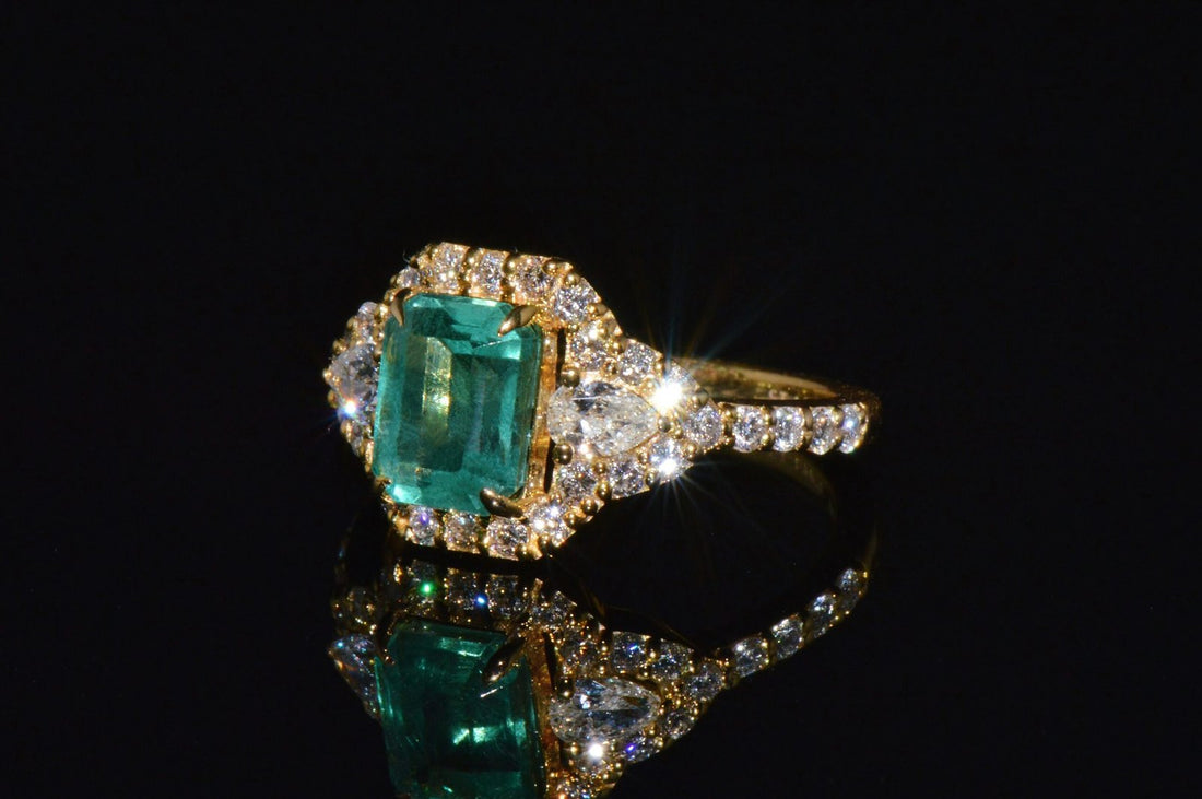 Certified Natural 2.82CTS Emerald Diamond Solid 18K Yellow Gold Halo Ring