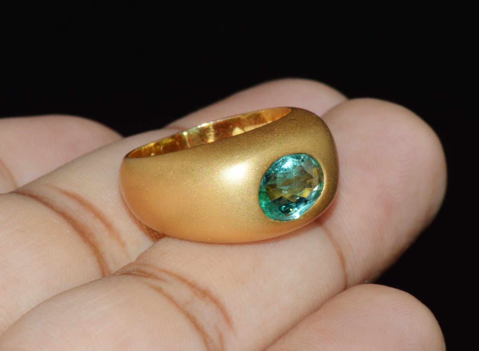 Certified Natural 1.62CTS Emerald Solid 18K Gold Dome Ring