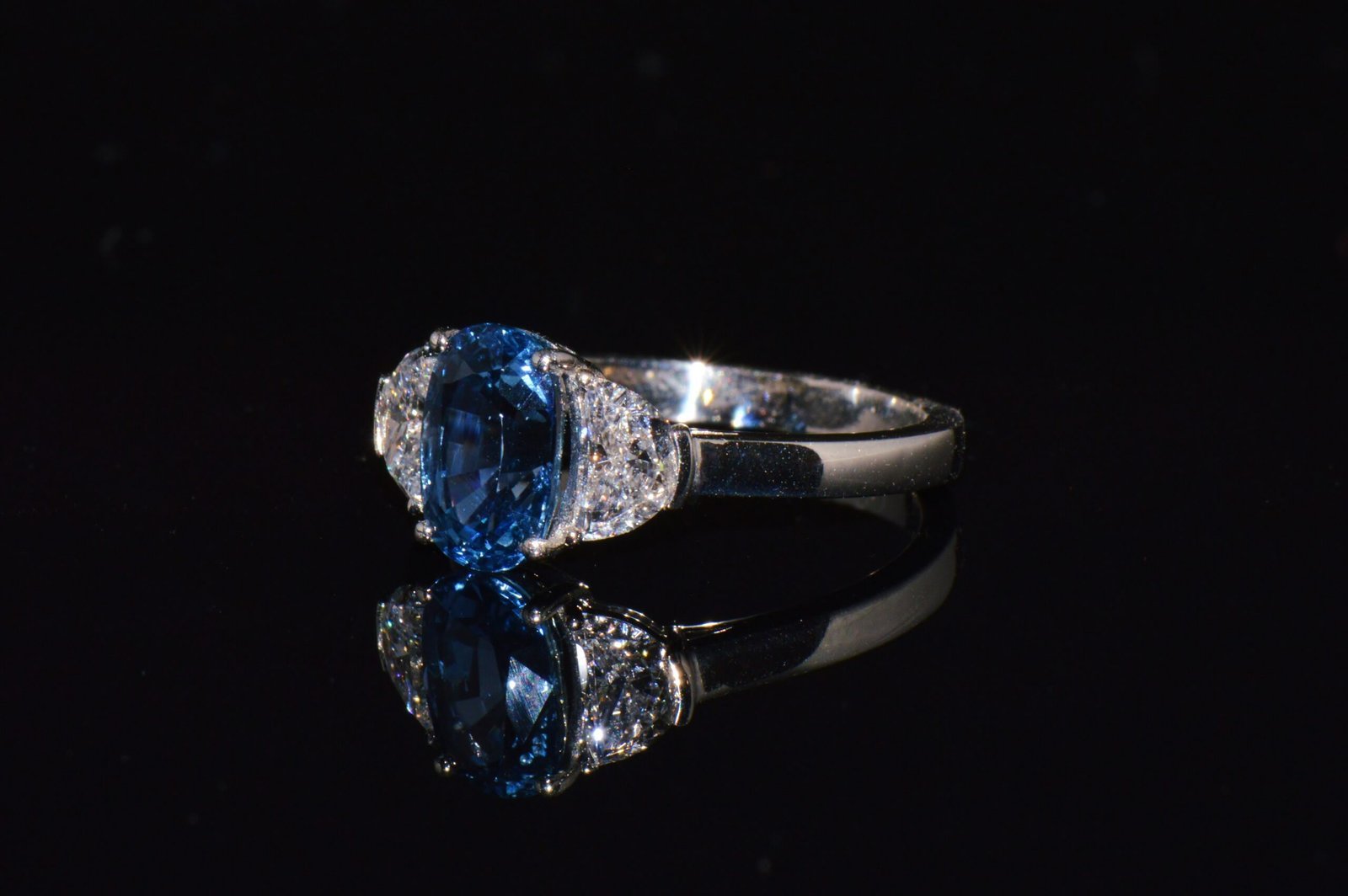 GIA Certified Natural 2.66CTS IF D Diamond Cornflower Blue Sapphire 950 Platinum 3 Stone Ring