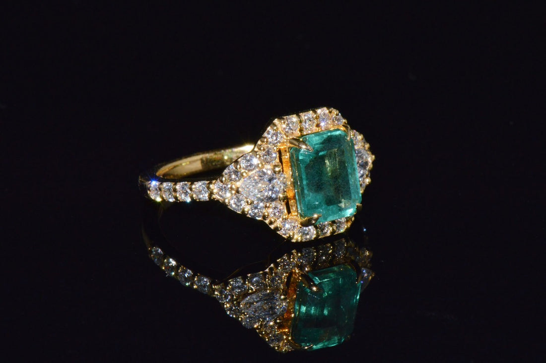 Certified Natural 2.82CTS Emerald Diamond Solid 18K Yellow Gold Halo Ring