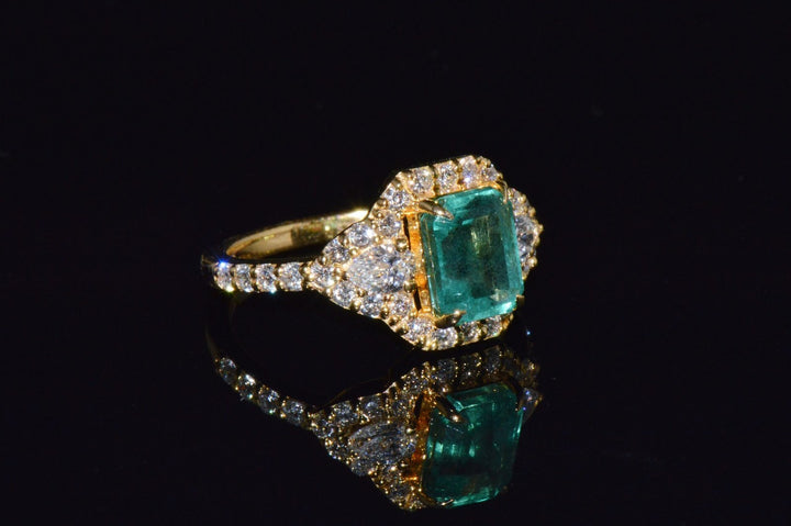 Certified Natural 2.82CTS Emerald Diamond Solid 18K Yellow Gold Halo Ring