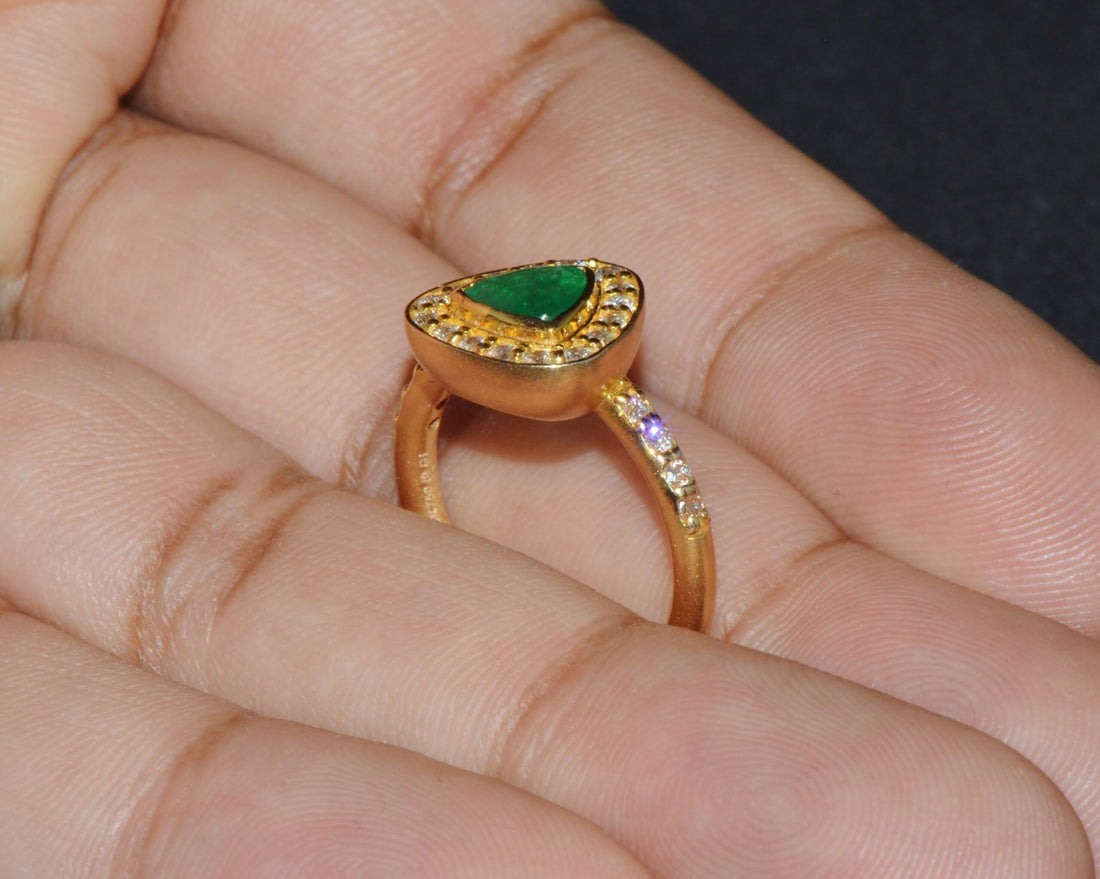 Certified Natural 1.25CTS VS F Diamond Colombian Emerald 18K Solid Gold Halo Ring