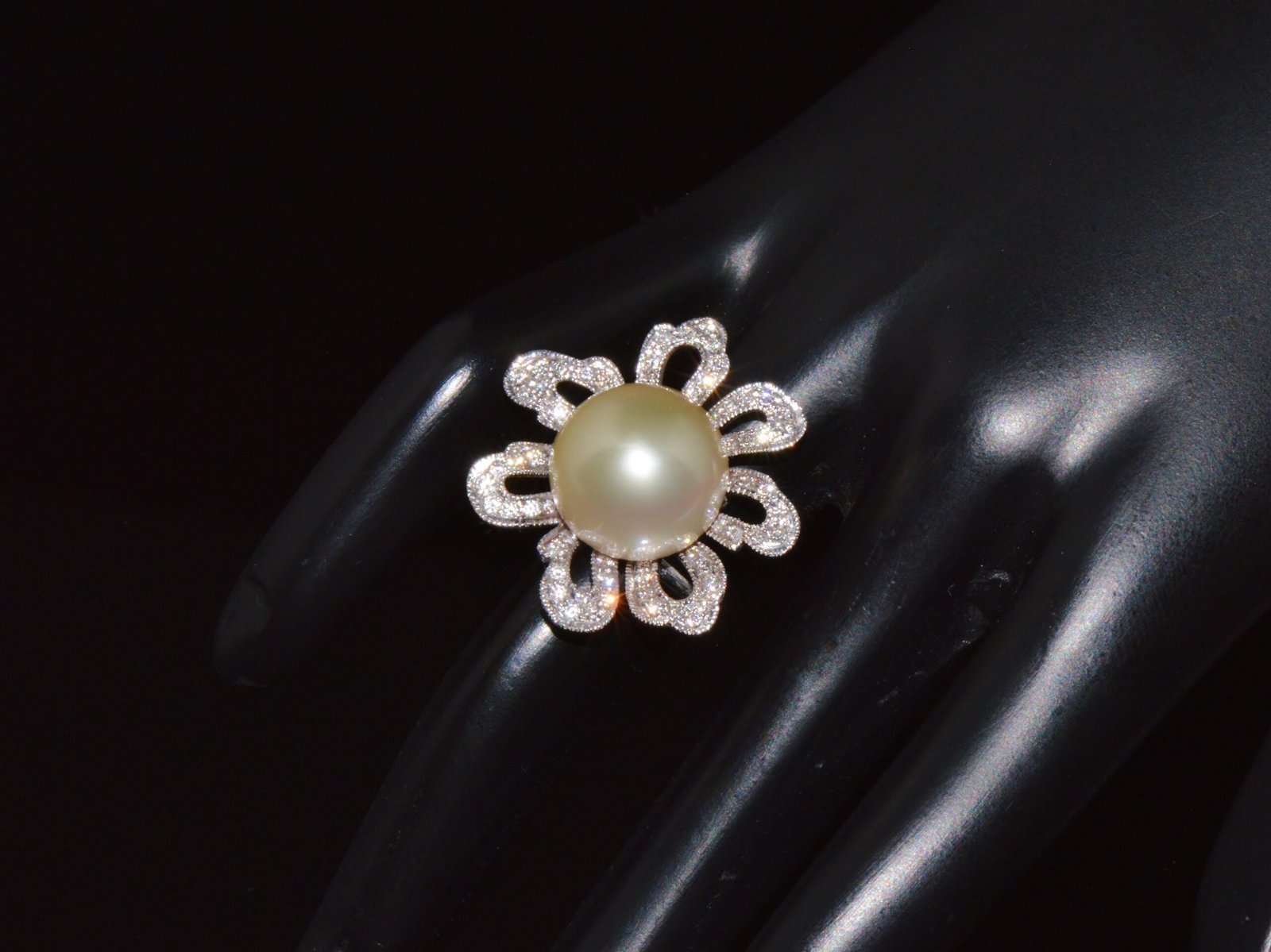 Certified Natural 0.88Cts VS F Diamond 14MM South Sea Pearl 18K Solid Gold Floral Ring
