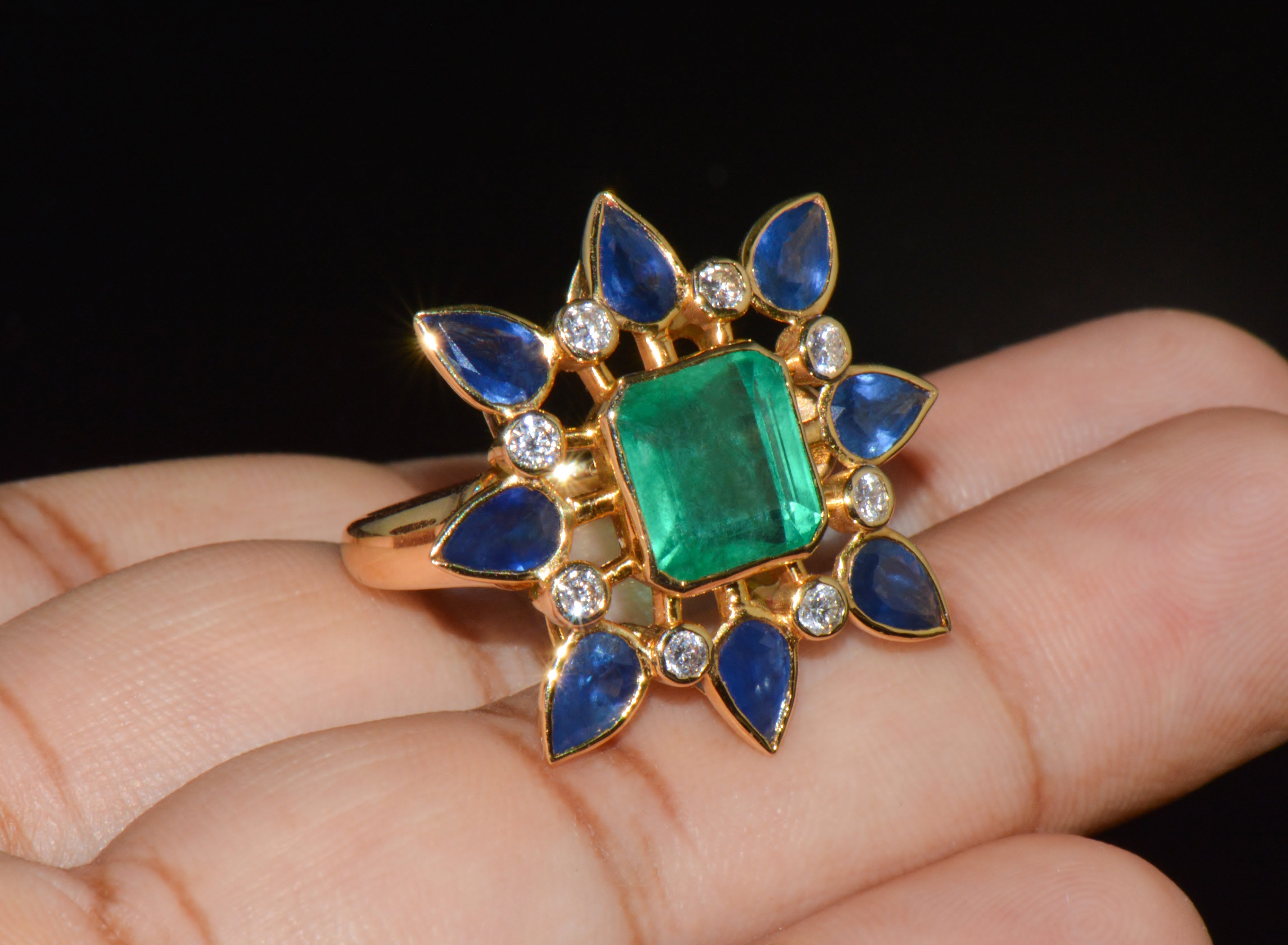 GIA Certified 8.20Cts Emerald Sapphire & Diamond 18K Gold Cocktail Ring
