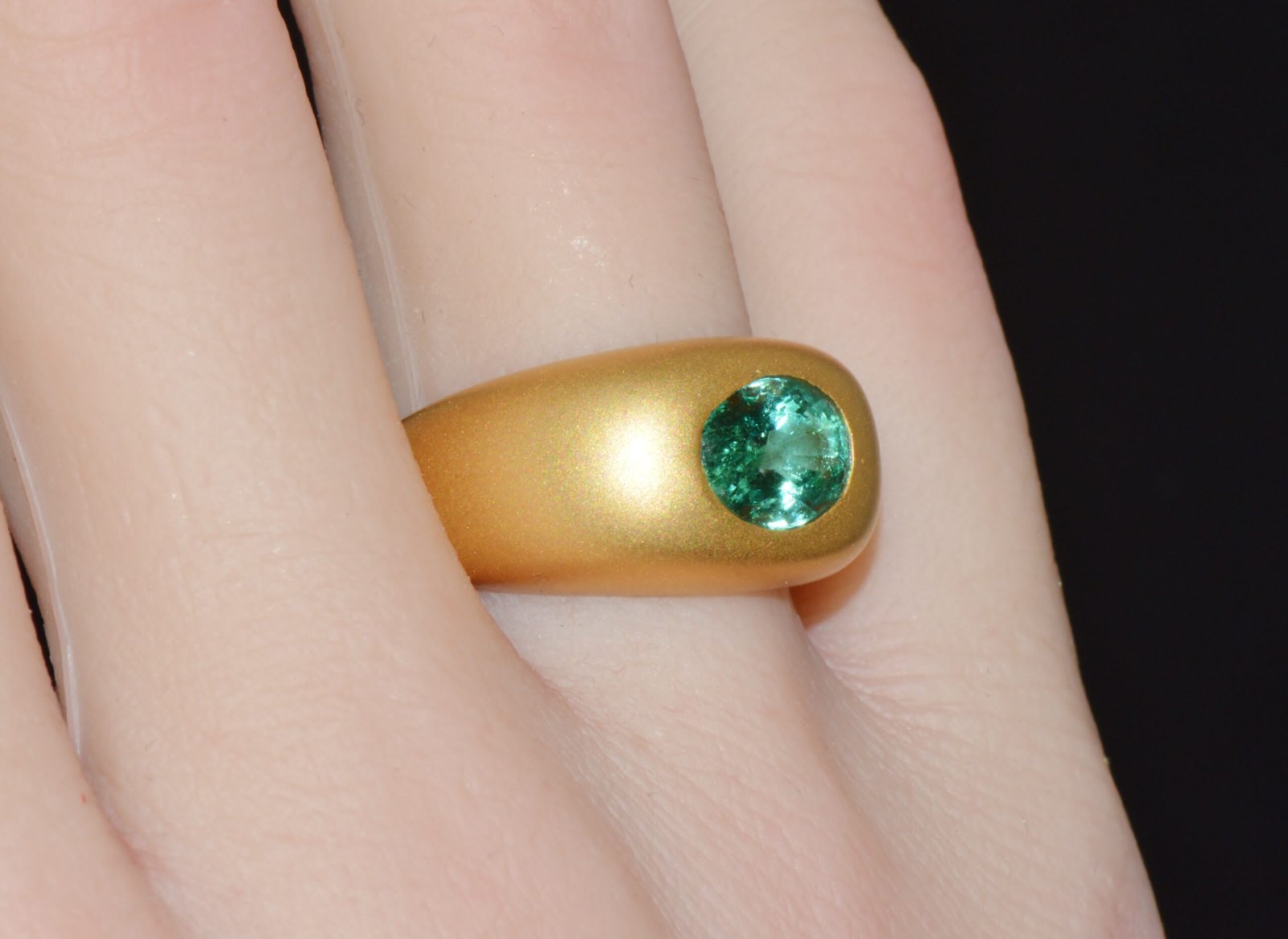 Certified Natural 1.62CTS Emerald Solid 18K Gold Dome Ring