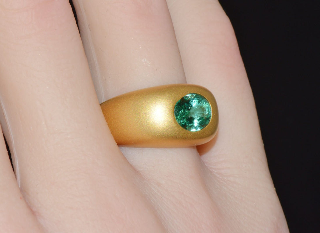 Certified Natural 1.62CTS Emerald Solid 18K Gold Dome Ring