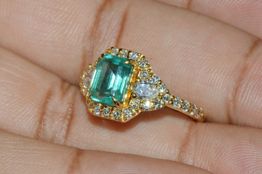 Certified Natural 2.82CTS Emerald Diamond Solid 18K Yellow Gold Halo Ring