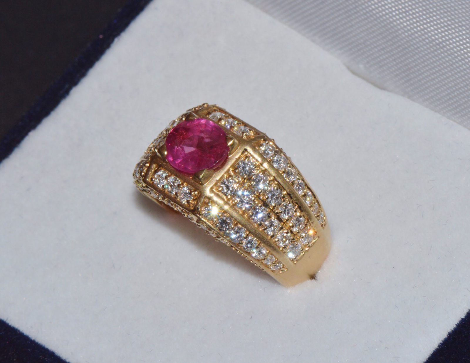 Certified Natural 2.81Cts VS F Diamond Vivid Red Ruby 18K Solid Gold Cigar Ring Band