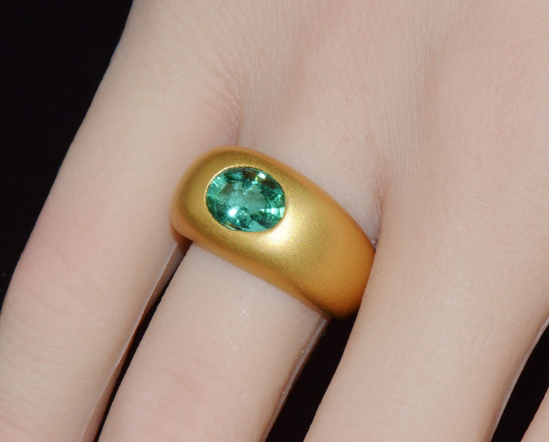 Certified Natural 1.62CTS Emerald Solid 18K Gold Dome Ring