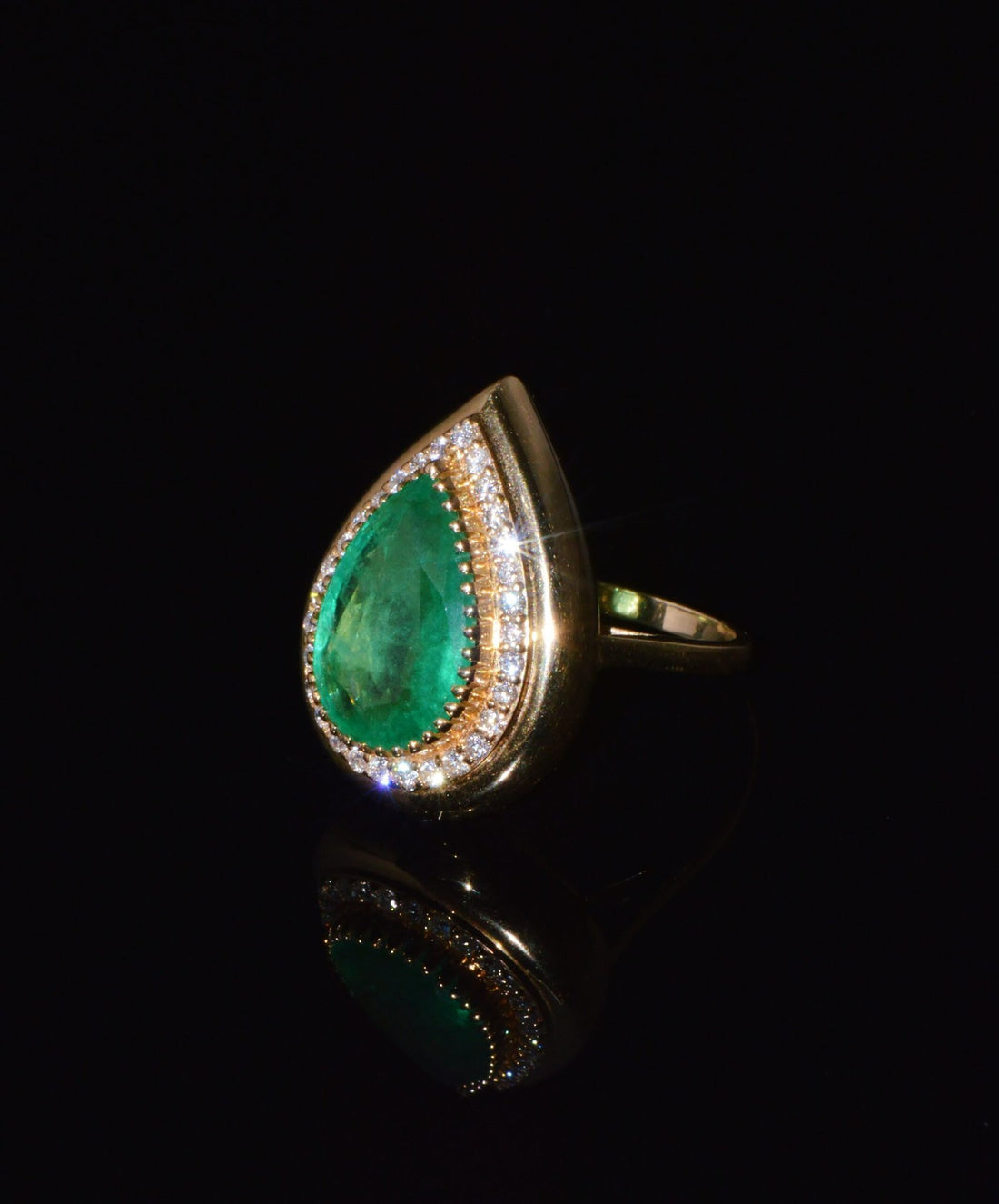 GIA Certified Natural 6.46CTS VS F Diamond Emerald 18K Solid Gold Halo Domed Ring