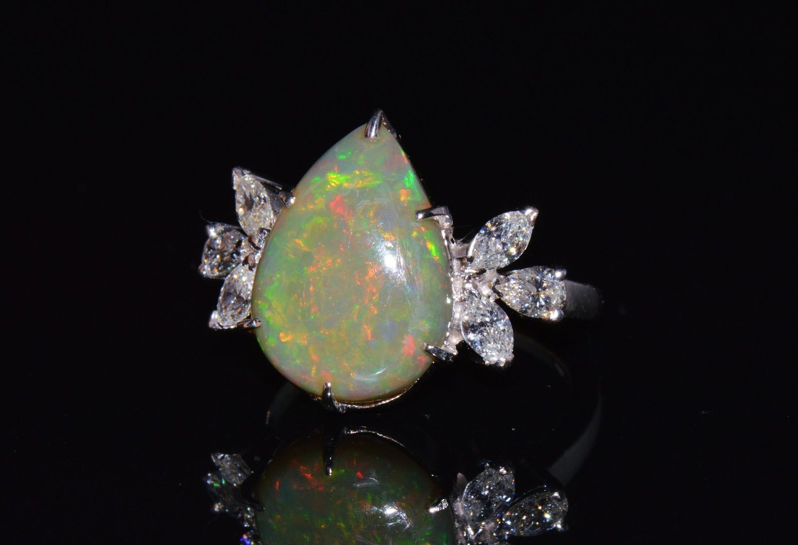 Certified Natural 4.66Cts VS F Diamond Green Opal 18K Solid Gold Cocktail Ring