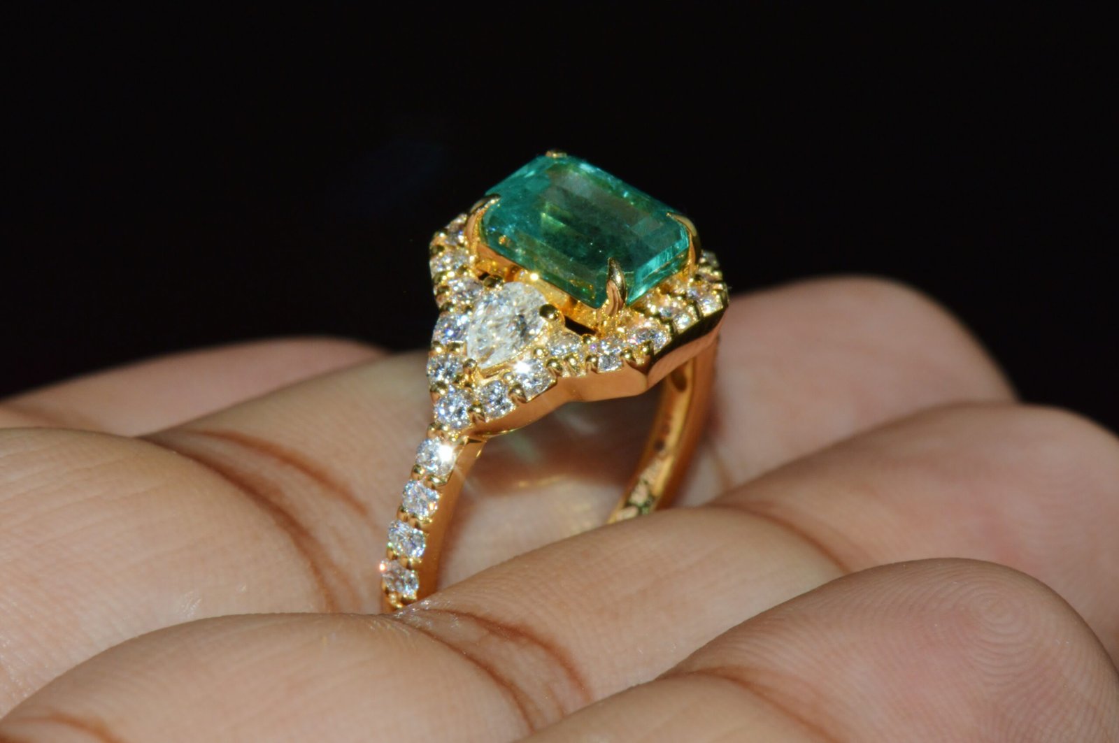 Certified Natural 2.82CTS Emerald Diamond Solid 18K Yellow Gold Halo Ring