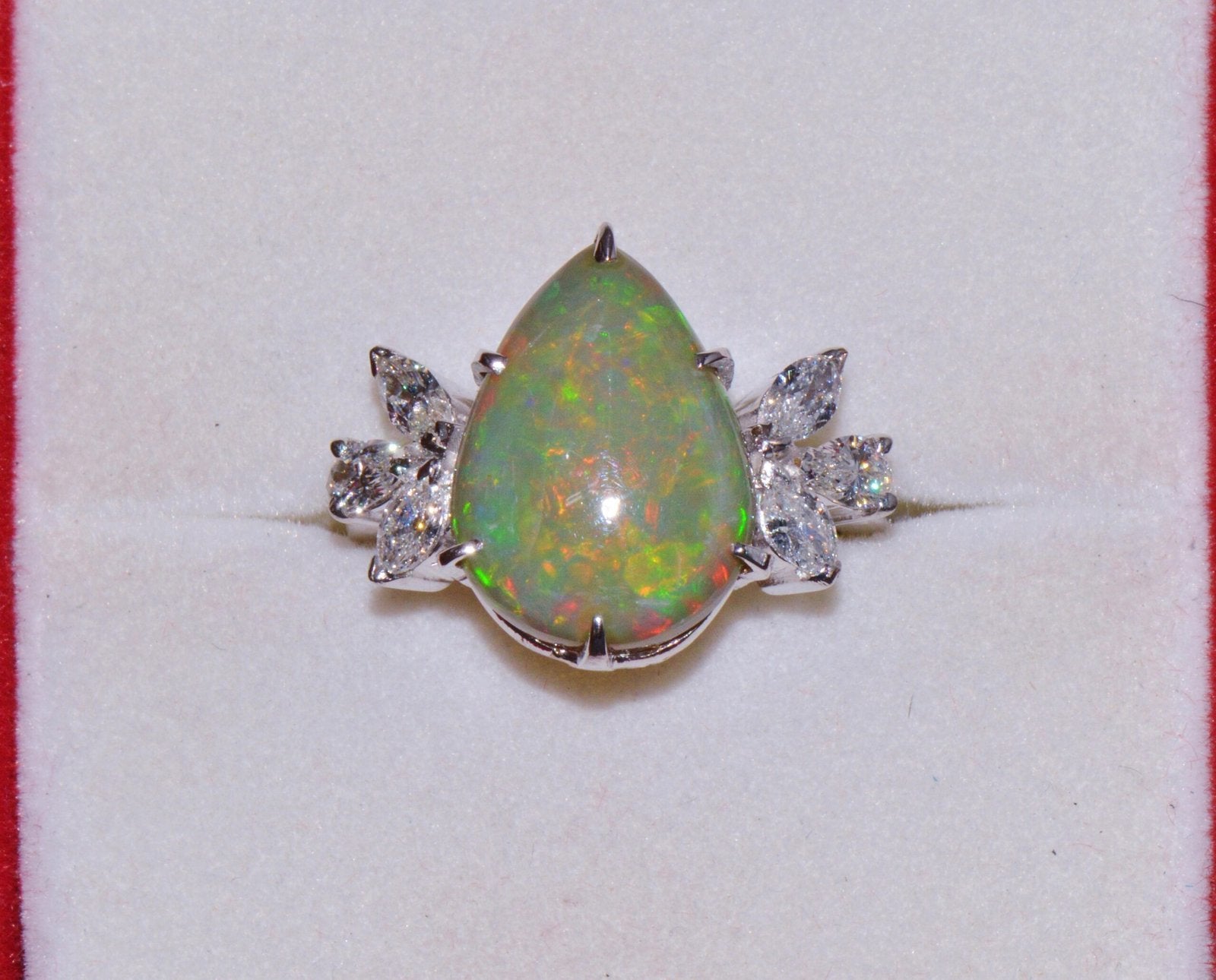 Certified Natural 4.66Cts VS F Diamond Green Opal 18K Solid Gold Cocktail Ring