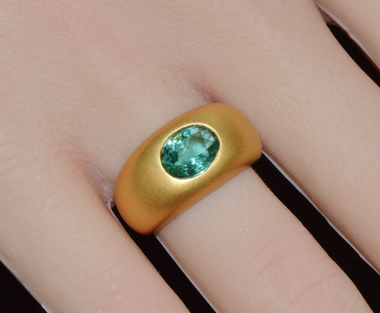 Certified Natural 1.62CTS Emerald Solid 18K Gold Dome Ring