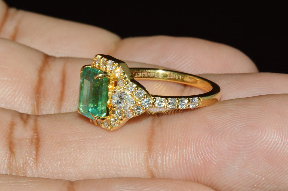 Certified Natural 2.82CTS Emerald Diamond Solid 18K Yellow Gold Halo Ring