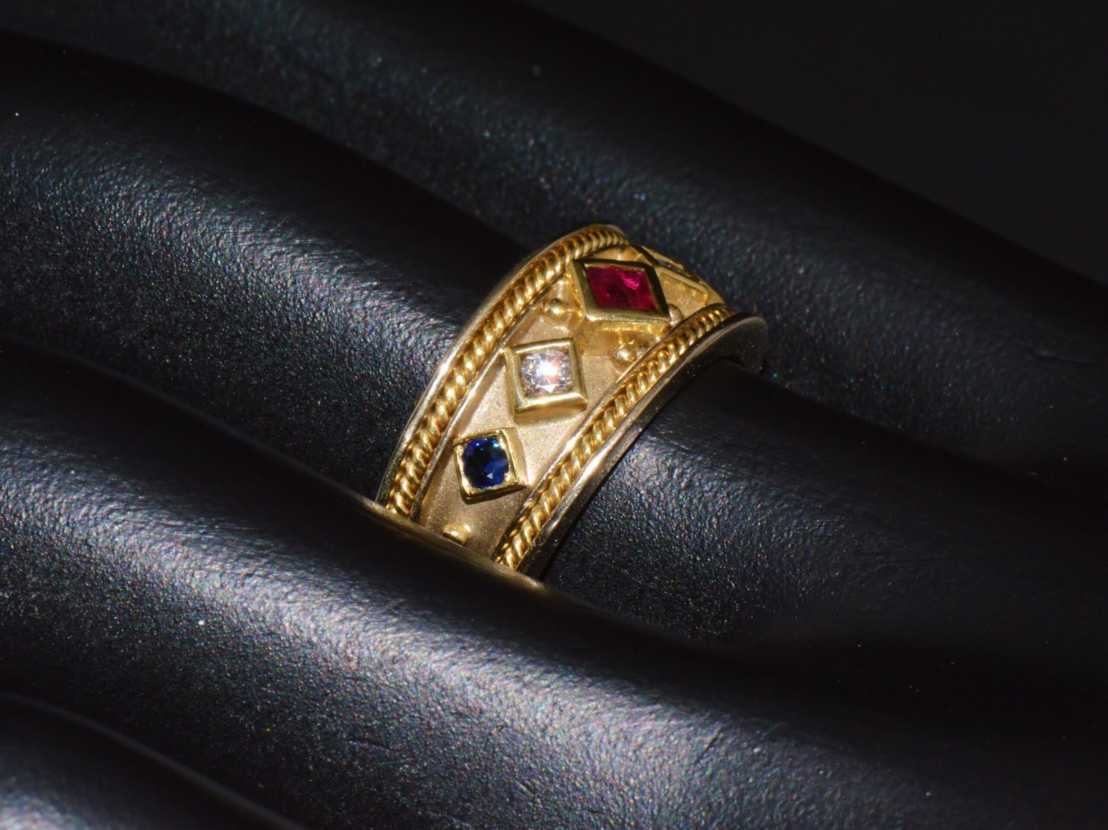 Gorgeous Natural Diamond Ruby Sapphire 18K 750 Solid Gold Byzantine Beaded Greek Ring Band