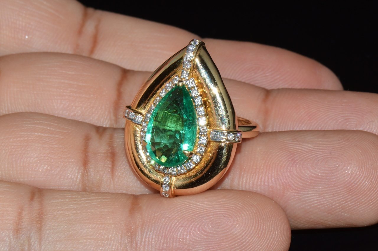 GIA Certified Natural 3.94CTS VS F Diamond Emerald 18K Solid Gold Cocktail Ring