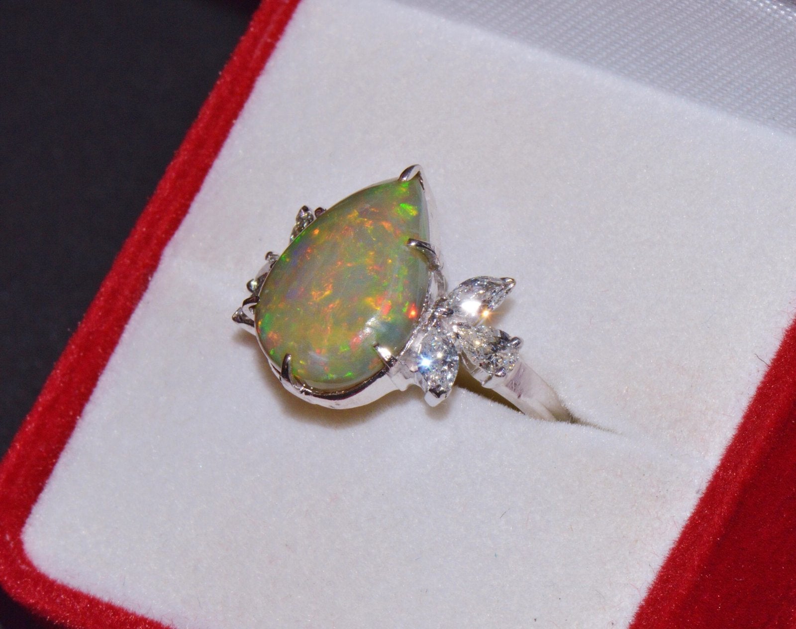 Certified Natural 4.66Cts VS F Diamond Green Opal 18K Solid Gold Cocktail Ring