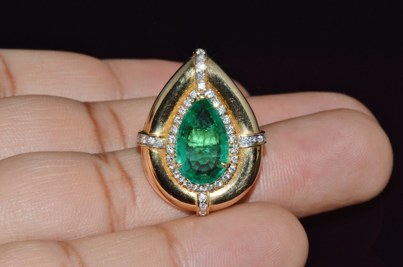GIA Certified Natural 3.94CTS VS F Diamond Emerald 18K Solid Gold Cocktail Ring