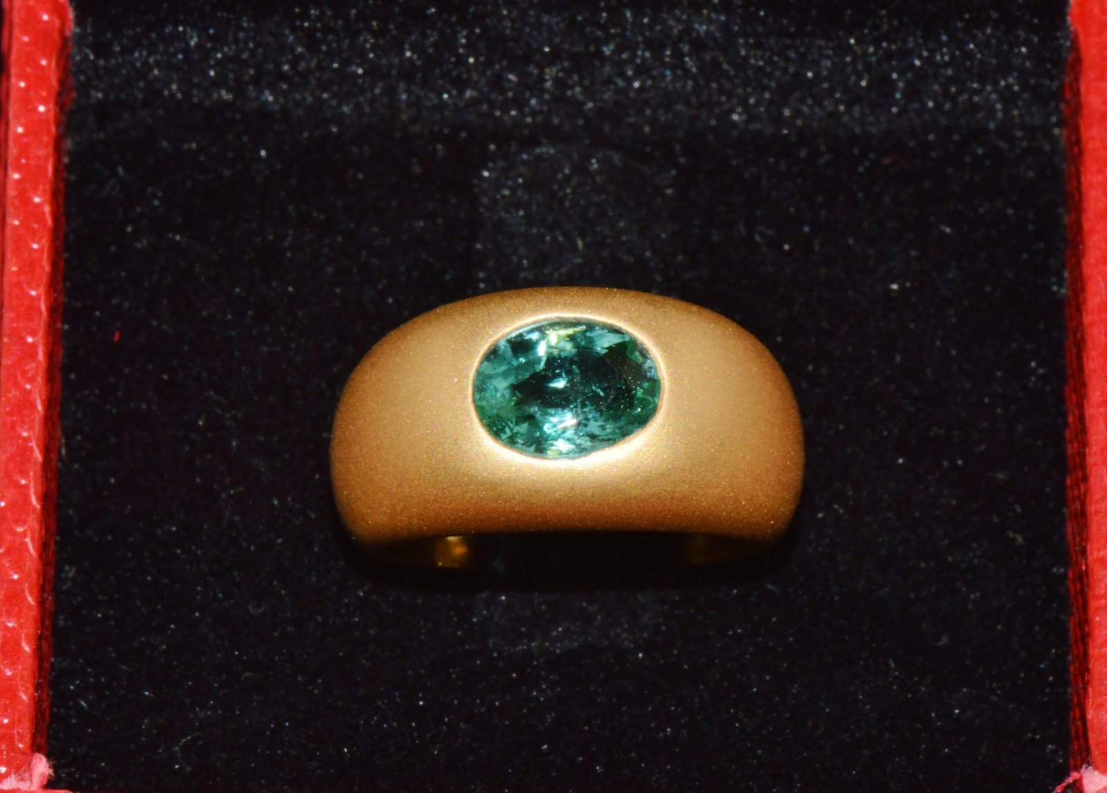 Certified Natural 1.62CTS Emerald Solid 18K Gold Dome Ring