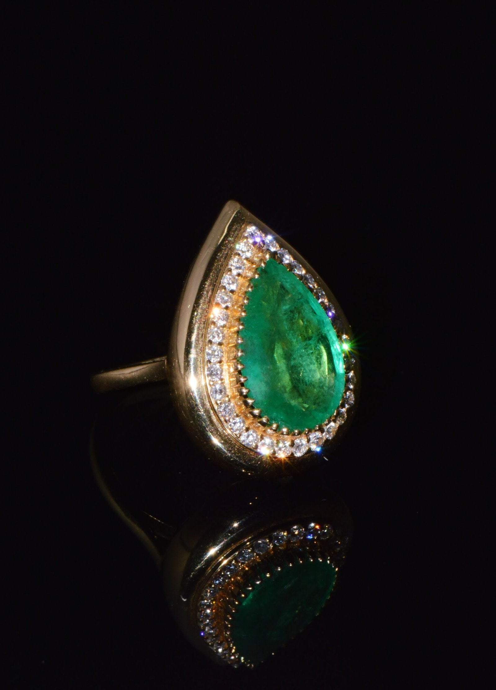 GIA Certified Natural 6.46CTS VS F Diamond Emerald 18K Solid Gold Halo Domed Ring
