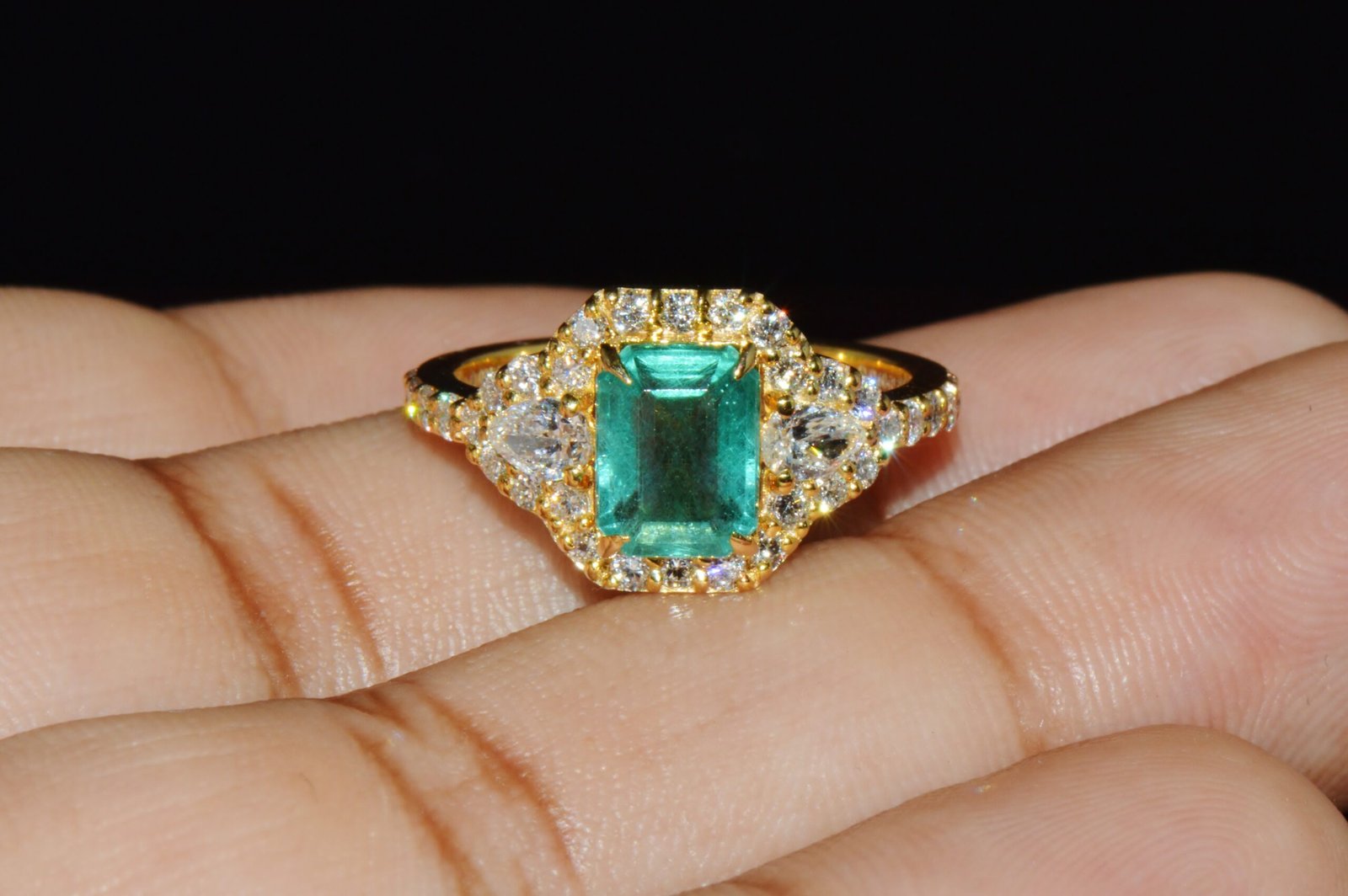 Certified Natural 2.82CTS Emerald Diamond Solid 18K Yellow Gold Halo Ring